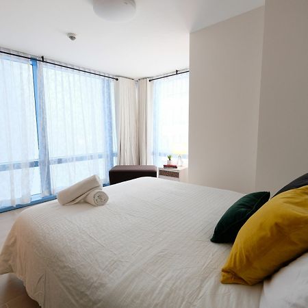 Csuites At Two Central Residences Makati City Exterior photo