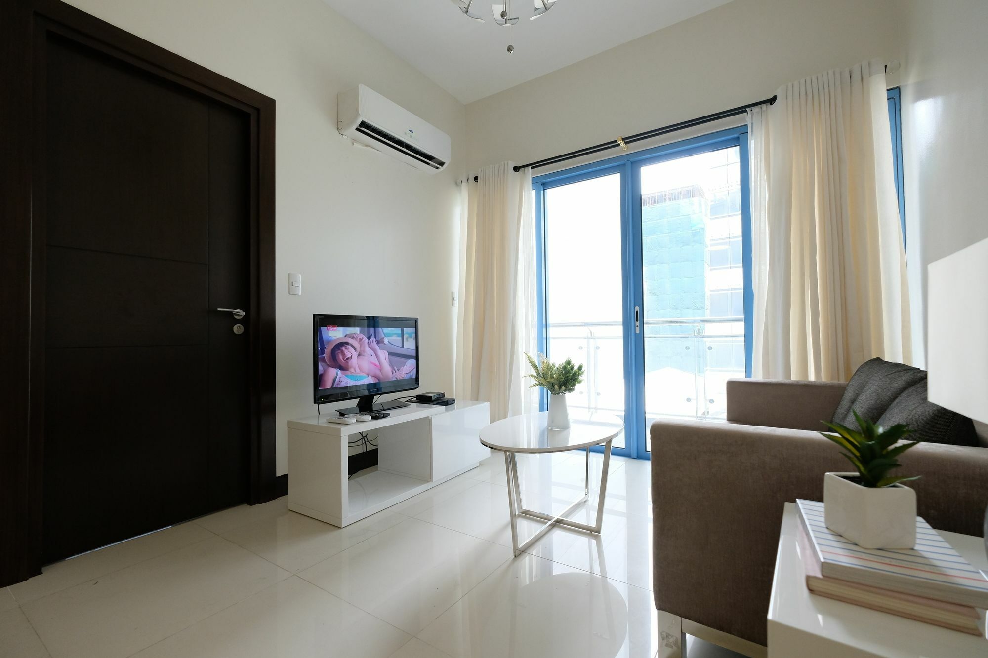 Csuites At Two Central Residences Makati City Exterior photo