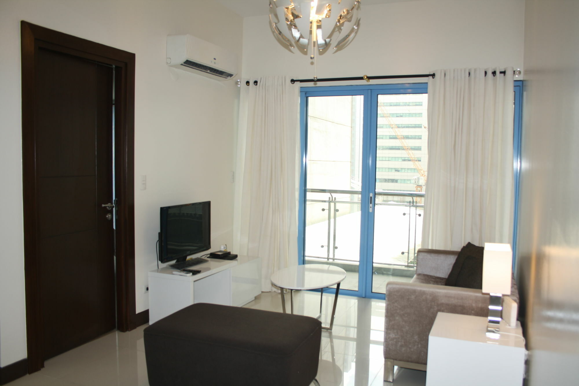 Csuites At Two Central Residences Makati City Exterior photo