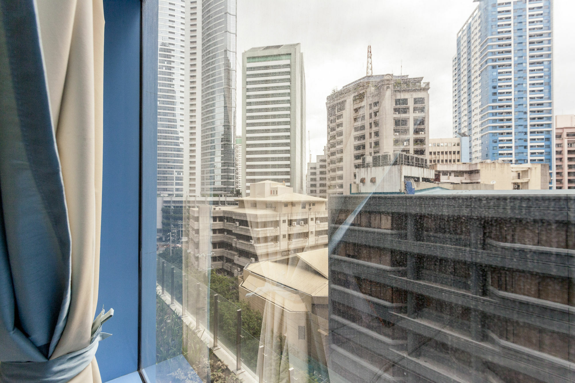 Csuites At Two Central Residences Makati City Exterior photo