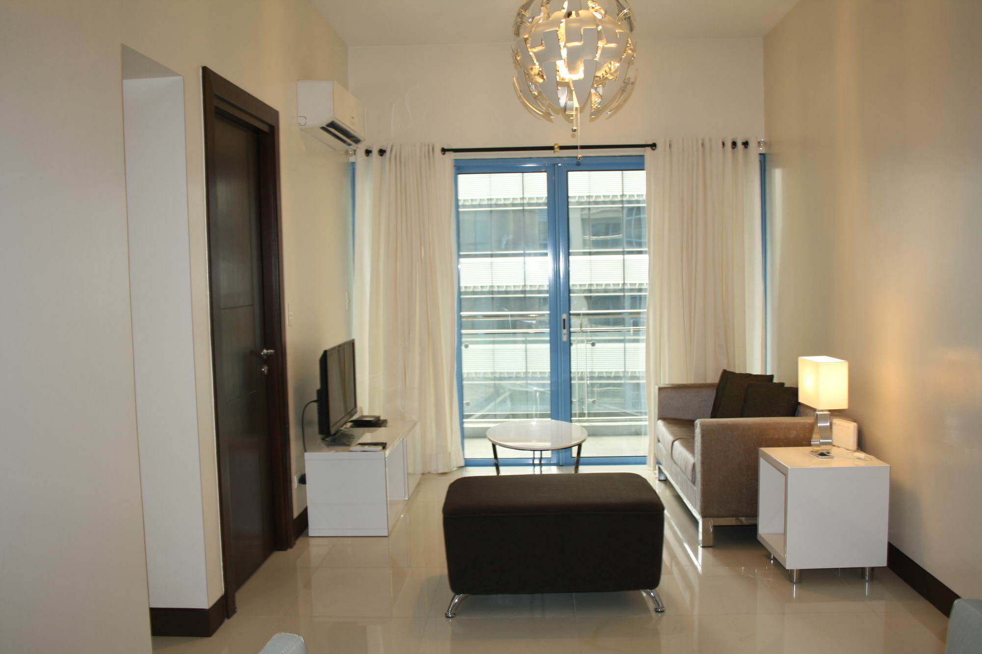 Csuites At Two Central Residences Makati City Exterior photo